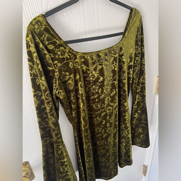 CIDER size large Velvet Bell Sleeve Mini dress with Hibiscus Floral - Picture 7 of 8